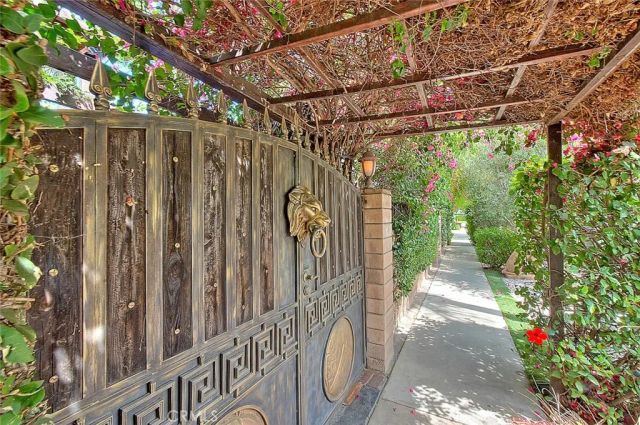 17419 Cohasset, Lake Balboa, CA 91406