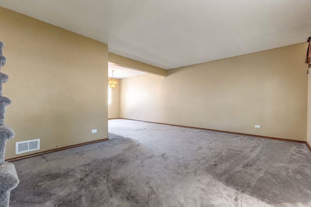 793 Santa Fe Court, Carol Stream, IL 60188