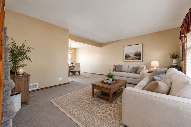 793 Santa Fe Court, Carol Stream, IL 60188