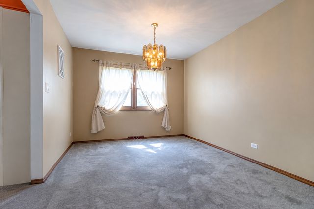 793 Santa Fe Court, Carol Stream, IL 60188
