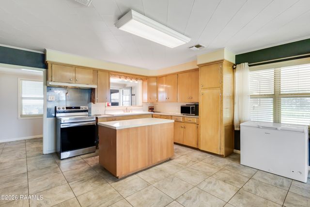 3805 E Hwy 90, New Iberia, LA 70560