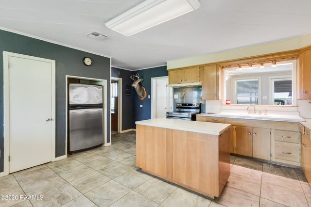 3805 E Hwy 90, New Iberia, LA 70560