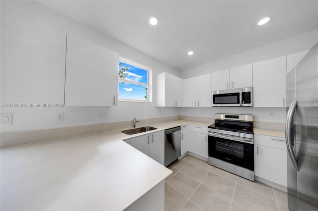 2751 SE 25th Ave, Homestead, FL 33035