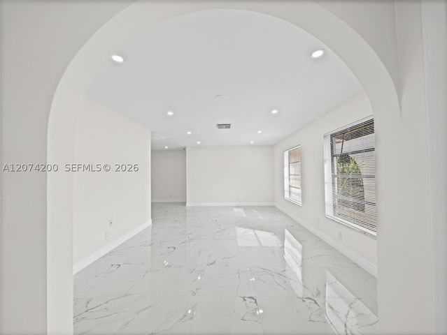 10251 NW 39th Ct, Coral Springs, FL 33065