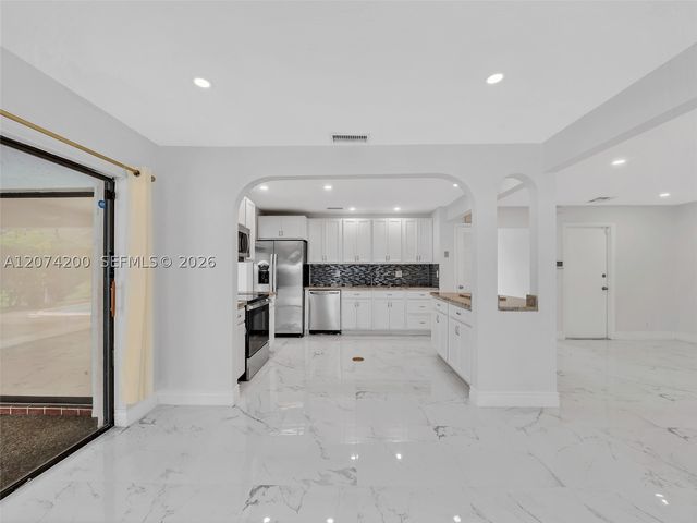 10251 NW 39th Ct, Coral Springs, FL 33065