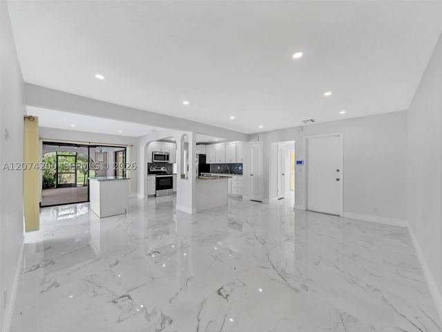 10251 NW 39th Ct, Coral Springs, FL 33065