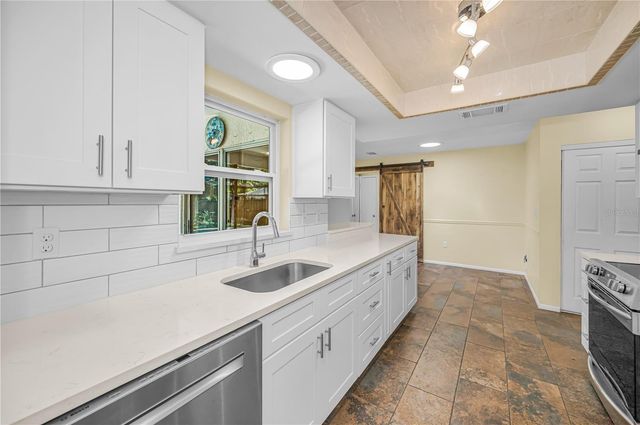 321 ARBOR DRIVE E, Palm Harbor, FL 34683