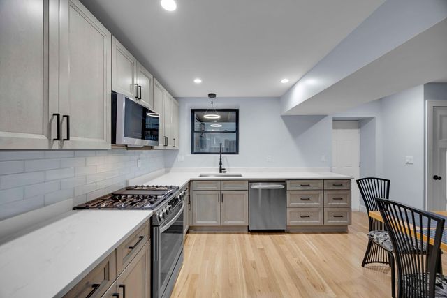 2046 W Moffat Street 1, Chicago, IL 60647