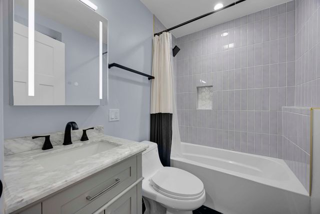 2046 W Moffat Street 1, Chicago, IL 60647