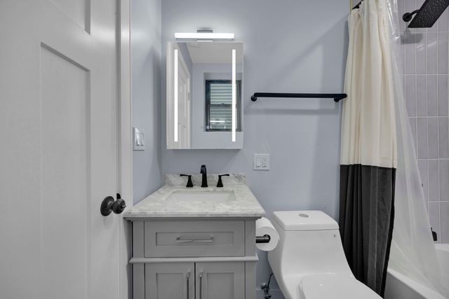 2046 W Moffat Street 1, Chicago, IL 60647