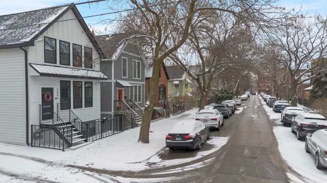 2046 W Moffat Street 1, Chicago, IL 60647