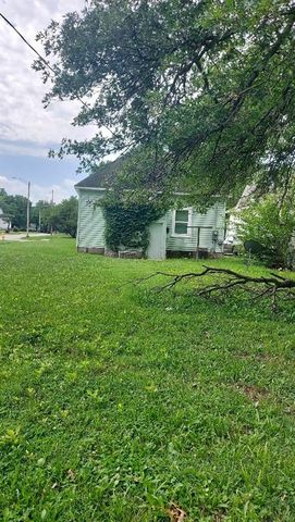 802 W 7th Street, Pittsburg, KS 66762