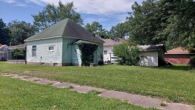 802 W 7th Street, Pittsburg, KS 66762