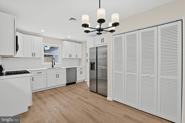 148 S DENNIS DR, Clayton, NJ 08312