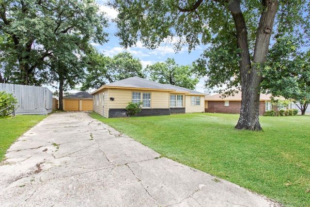 13210 Rockglen Street, Houston, TX 77015
