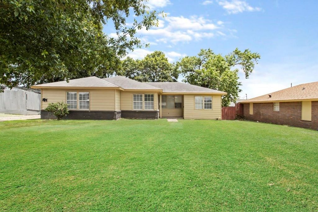 13210 Rockglen Street, Houston, TX 77015