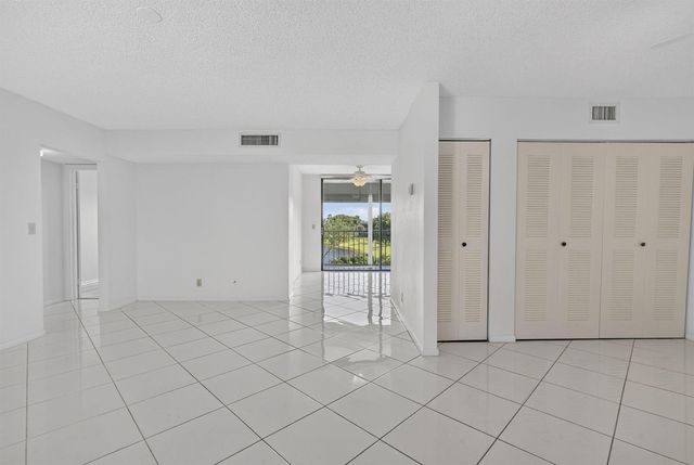 5340 Las Verdes Circle 307, Delray Beach, FL 33484