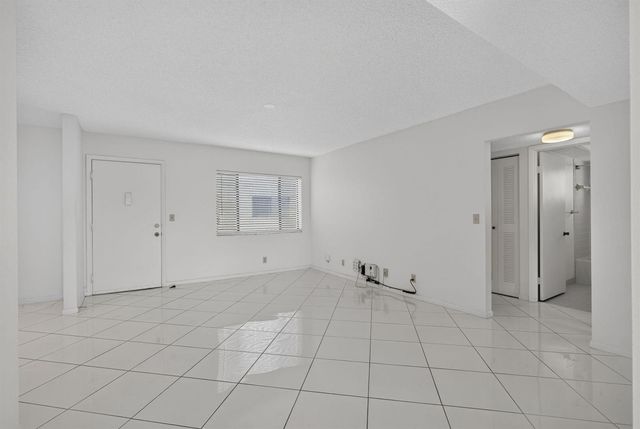 5340 Las Verdes Circle 307, Delray Beach, FL 33484