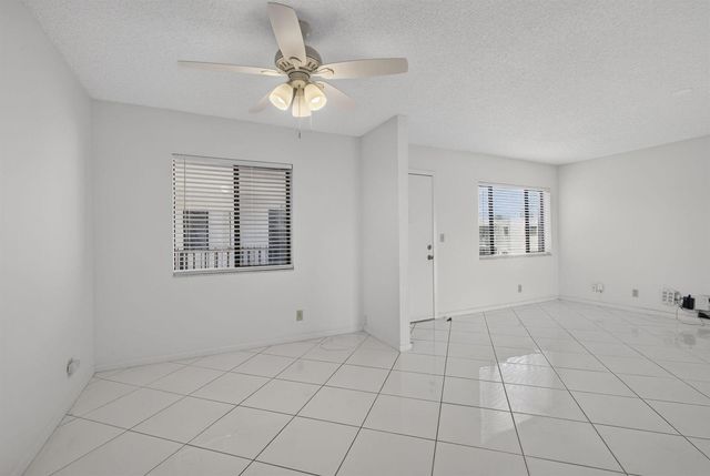 5340 Las Verdes Circle 307, Delray Beach, FL 33484