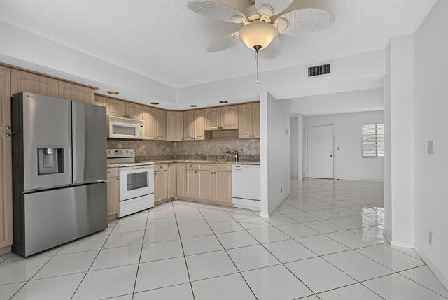 5340 Las Verdes Circle 307, Delray Beach, FL 33484