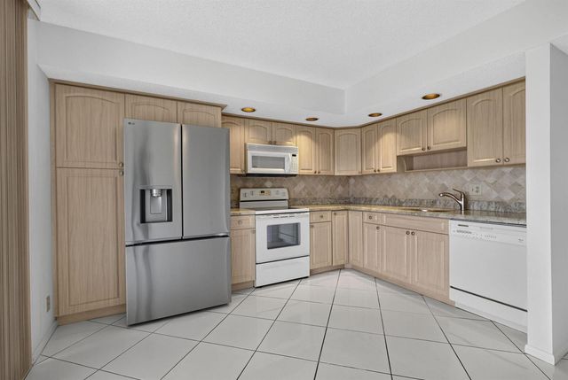 5340 Las Verdes Circle 307, Delray Beach, FL 33484
