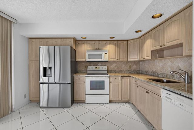 5340 Las Verdes Circle 307, Delray Beach, FL 33484