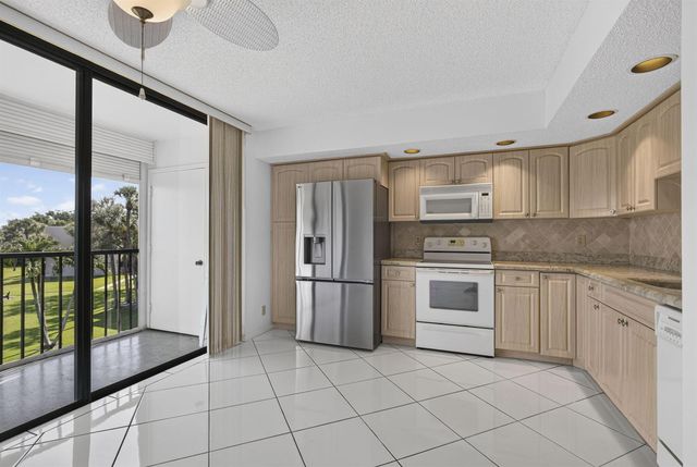 5340 Las Verdes Circle 307, Delray Beach, FL 33484