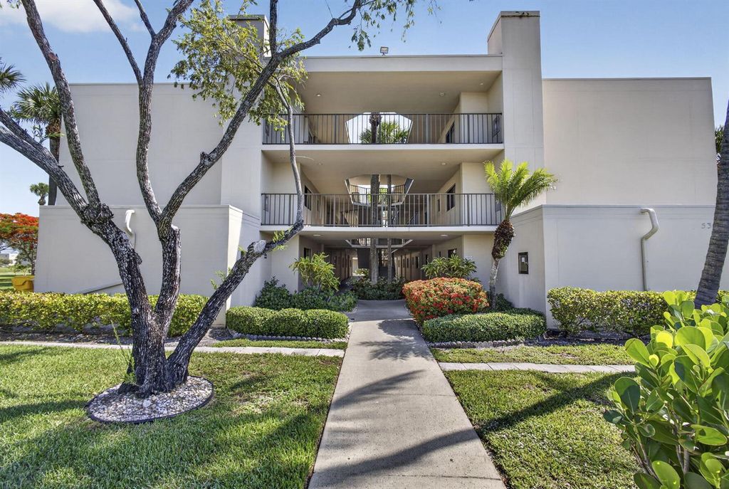 5340 Las Verdes Circle 307, Delray Beach, FL 33484