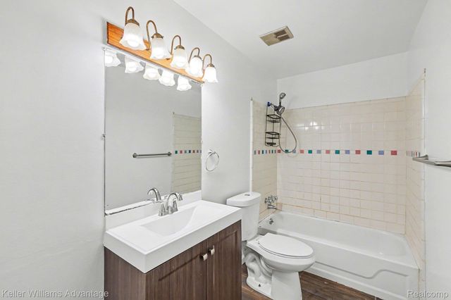 833 Bloomfield Village Boulevard H, Auburn Hills, MI 48326