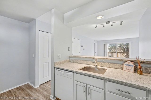 833 Bloomfield Village Boulevard H, Auburn Hills, MI 48326