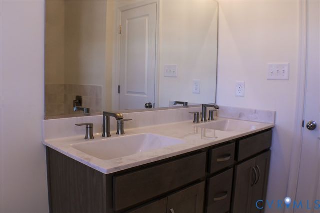 8249 Reedy Knoll Dr, Ampthill, VA 23237