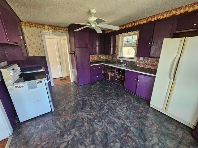 4 Stewart Ave, Monson, MA 01057