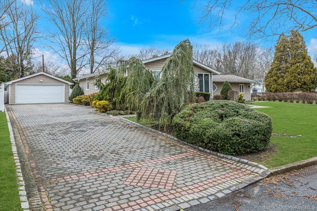 9 Lauren Avenue, Dix Hills, NY 11746