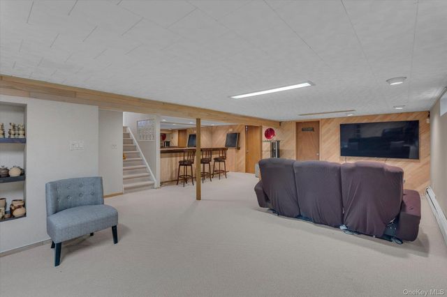 9 Lauren Avenue, Dix Hills, NY 11746