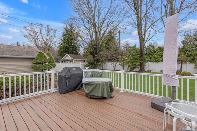 9 Lauren Avenue, Dix Hills, NY 11746