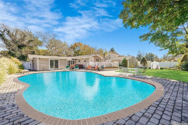 9 Lauren Avenue, Dix Hills, NY 11746