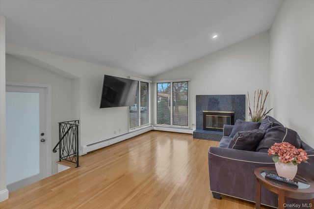 9 Lauren Avenue, Dix Hills, NY 11746