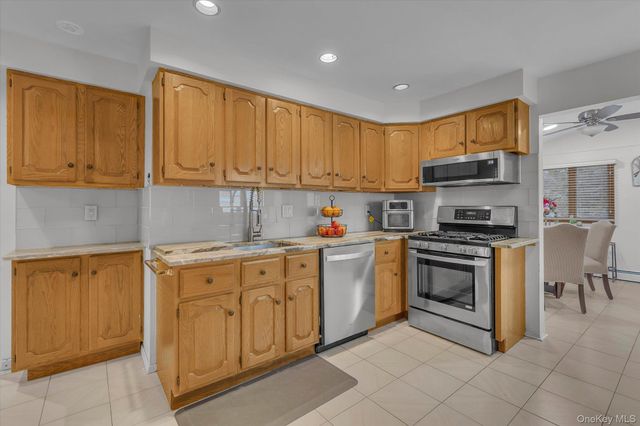 9 Lauren Avenue, Dix Hills, NY 11746