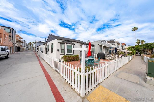 716 Dover, San Diego, CA 92109