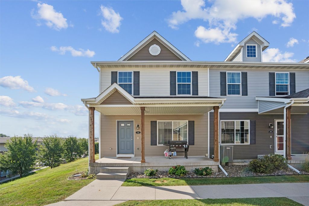 713 Canterbury Place, Norwalk, IA 50211
