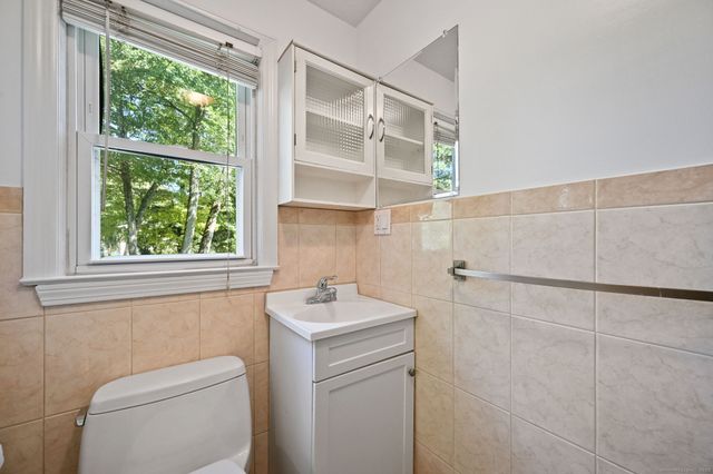 101 Chestnut Hill Road, Norwalk, CT 06851