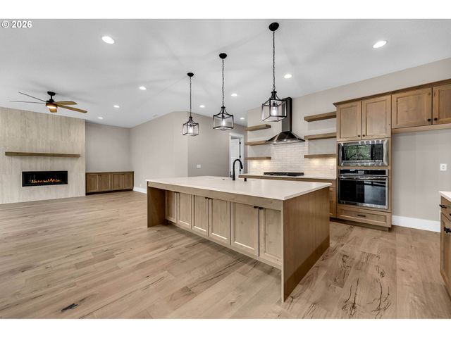 16221 Ne 180TH St, Brush Prairie, WA 98606