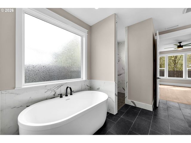 16221 Ne 180TH St, Brush Prairie, WA 98606