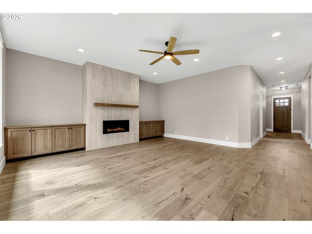 16221 Ne 180TH St, Brush Prairie, WA 98606