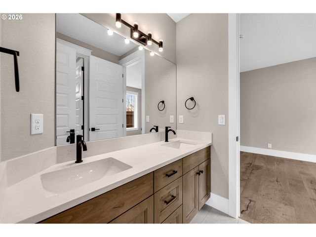 16221 Ne 180TH St, Brush Prairie, WA 98606