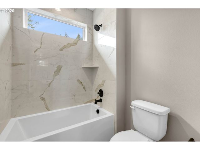 16221 Ne 180TH St, Brush Prairie, WA 98606