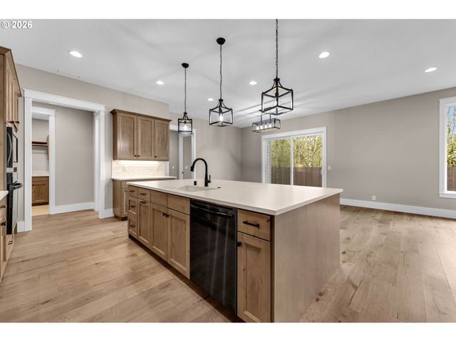 16221 Ne 180TH St, Brush Prairie, WA 98606