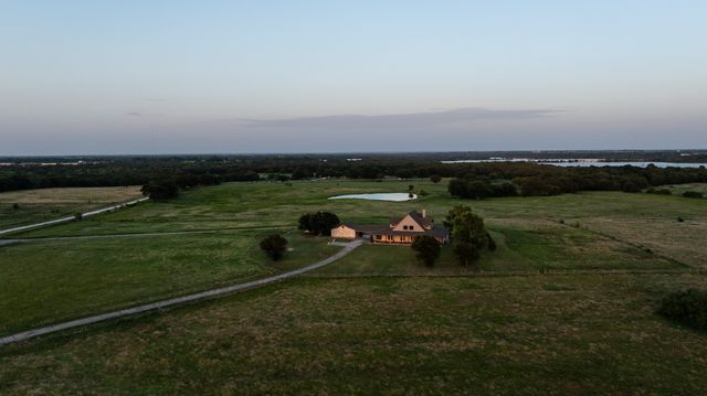 360 Pop Noah Road, Collinsville, TX 76233