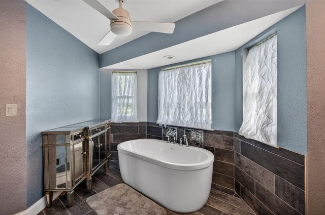 360 Pop Noah Road, Collinsville, TX 76233