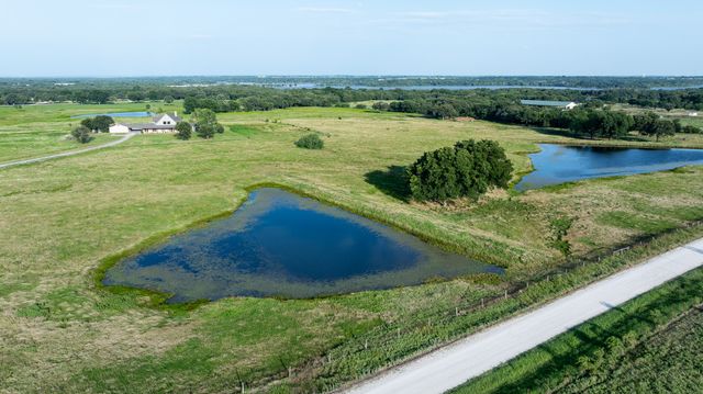 360 Pop Noah Road, Collinsville, TX 76233